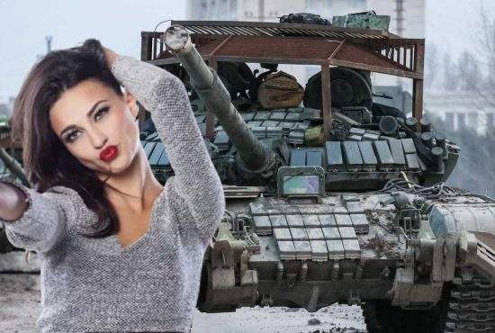 Mii de pițipoance pleacă la Kiev să-și facă selfie pe tancuri rusești