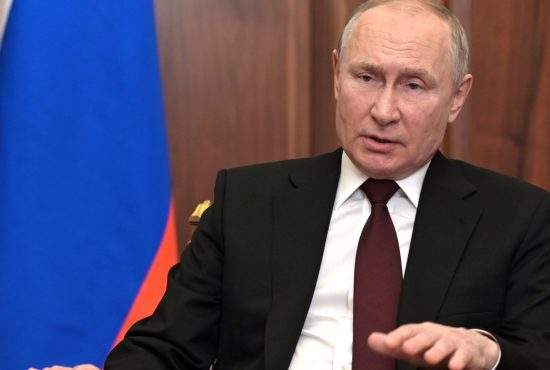 Putin zice c-a luat din greșeală pastilele bunicului și de-aia a invadat Ucraina
