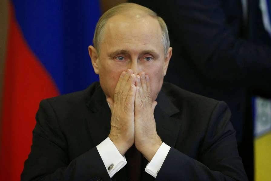 Putin a vrut să arunce bradul dar din neatenție a aruncat un oligarh pe geam