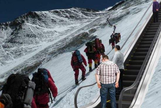 70.000 de alpinişti leneşi au semnat petiţia „Scară rulantă pe Everest“