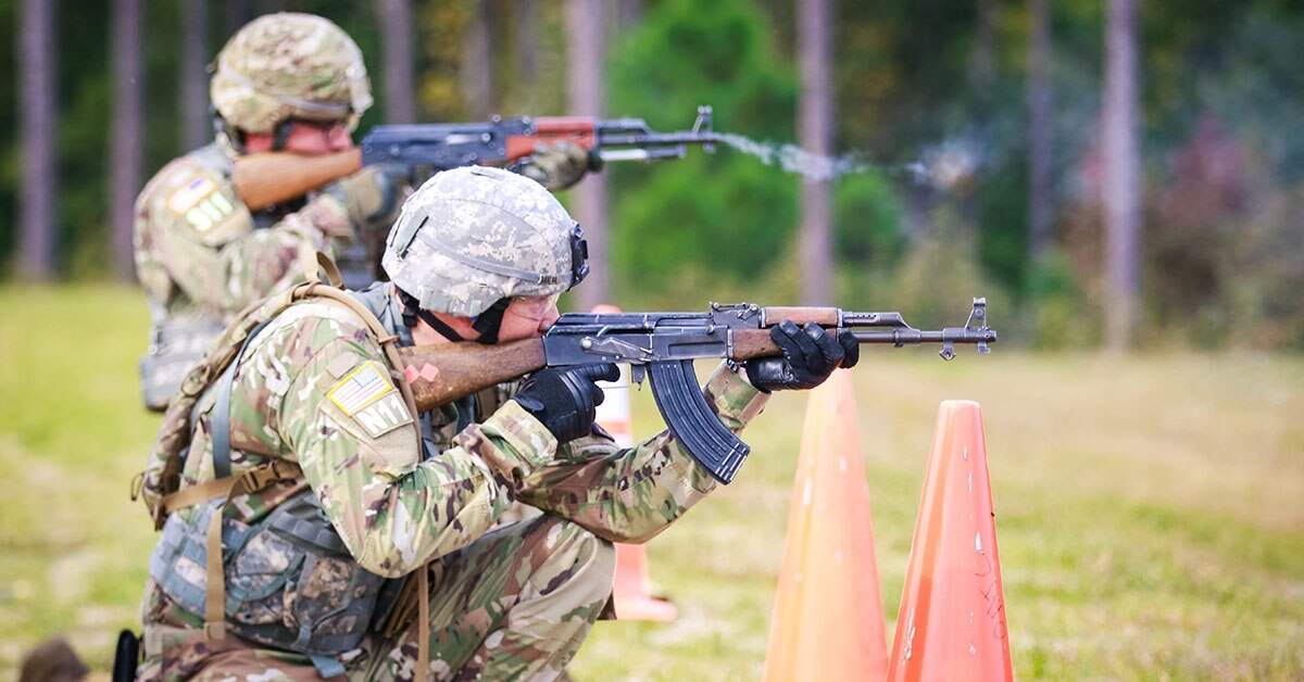 Armata română râde de fraierul care a furat mitraliera din unitate: E stricată!