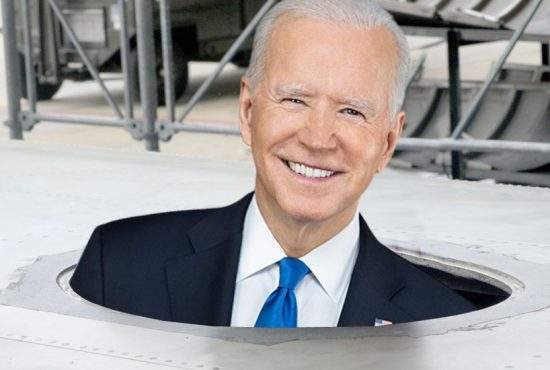 Nedumerit. La plecarea cu avionul spre Polonia, Joe Biden s-a urcat în rezervor