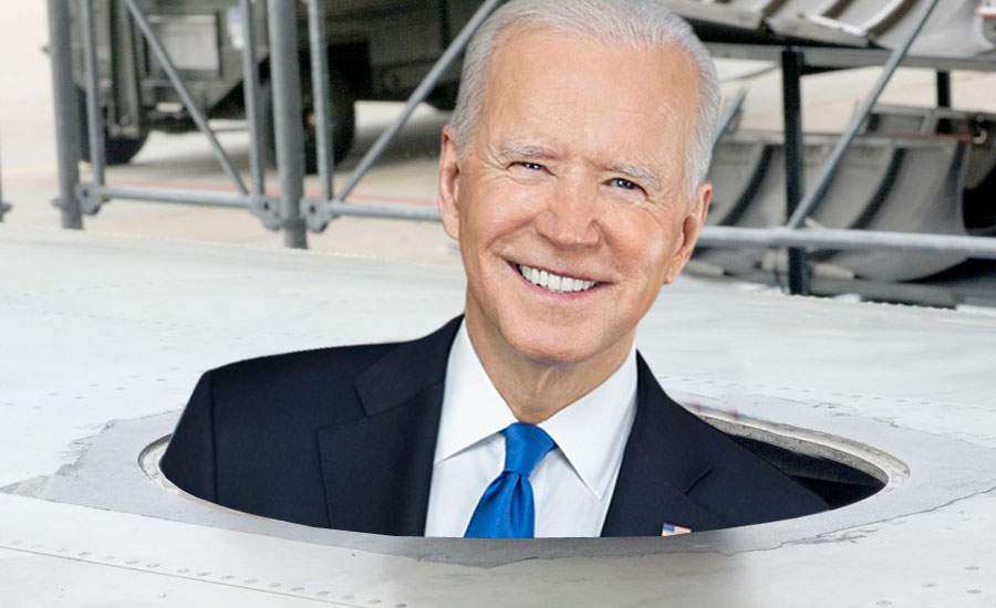 Nedumerit. La plecarea cu avionul spre Polonia, Joe Biden s-a urcat în rezervor