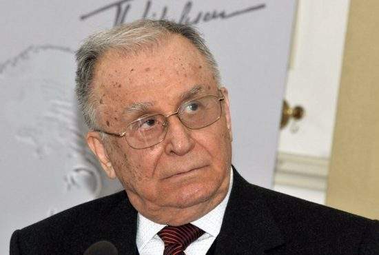 Aniversare neagră pentru Iliescu. Avionul cu cadouri din Rusia, întors la graniţă