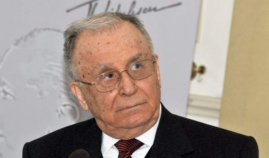 Aniversare neagră pentru Iliescu. Avionul cu cadouri din Rusia, întors la graniţă