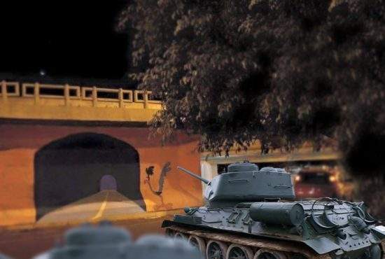 Coloană de tancuri ruseşti, distrusă după ce s-a izbit de un tunel pictat pe un zid