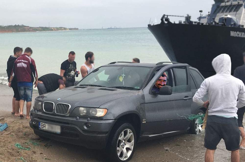 Un român a scos cu BMW-ul crucișătorul Moskva din apă și l-a dus la fier vechi