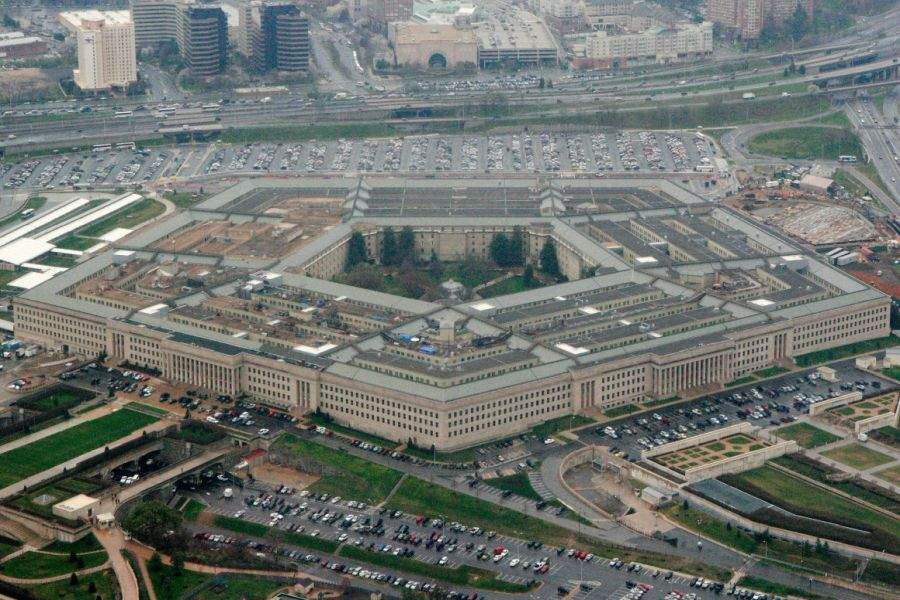 Număr dublu de OZN-uri văzute la Pentagon de când au băgat țuică la cantină