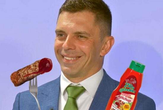 Ministrul Novak, încă un gest antiromânesc: a mâncat micii cu ketchup!