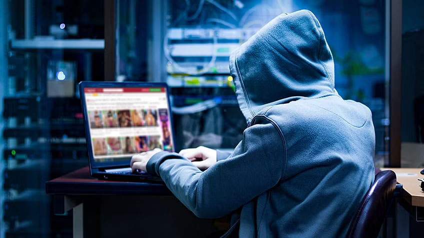 Hackerii ruși au atacat un site de videochat și acum e plin de urâte