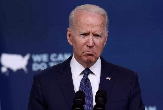 Joe Biden se plânge că n-are cine să-i schimbe scutecul, că Jill e în România