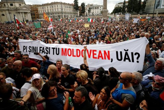 Mii de oameni în stradă la Roma după ce cineva a strigat „Hai afară, moldovene!“