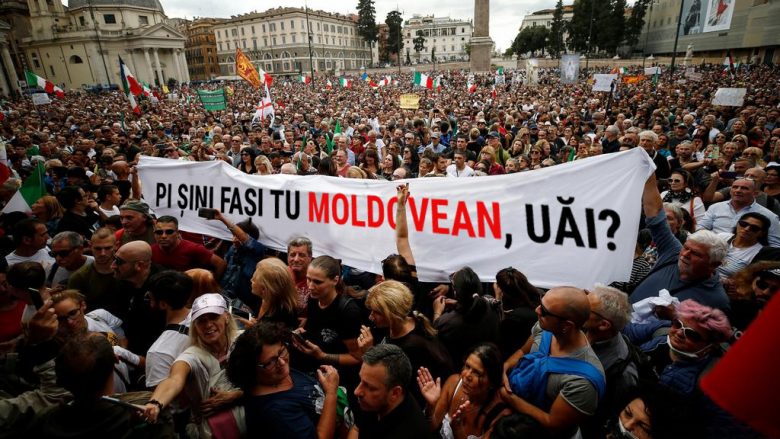 Un milion de moldoveni rămași fără păcănele s-au urcat în trenuri și vin spre Capitală