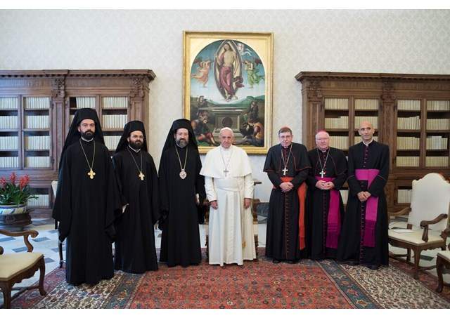 România trimite o delegație la Vatican ca să afle ce naiba sunt Rusaliile