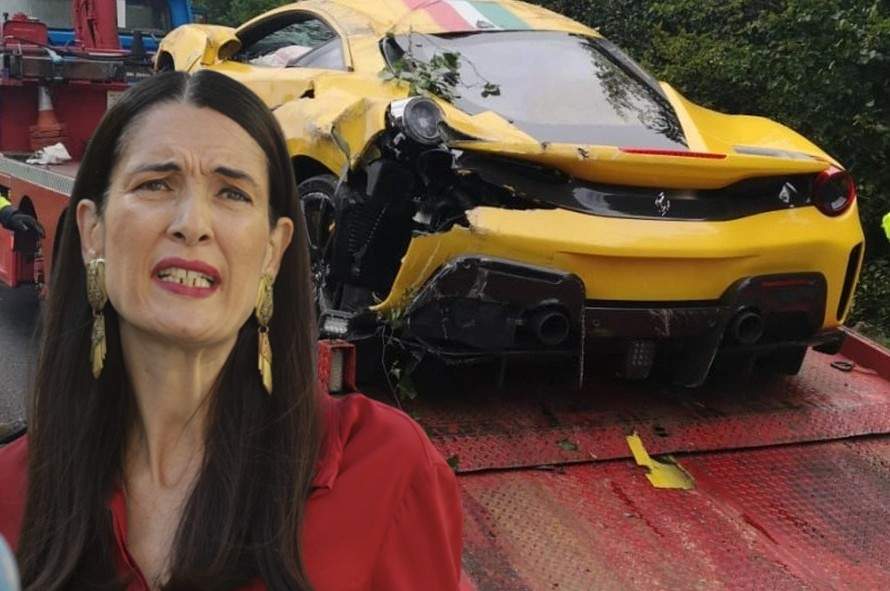 Clotilde a făcut praf Ferrari-ul încercând să-l parcheze în zona de mașini ridicate