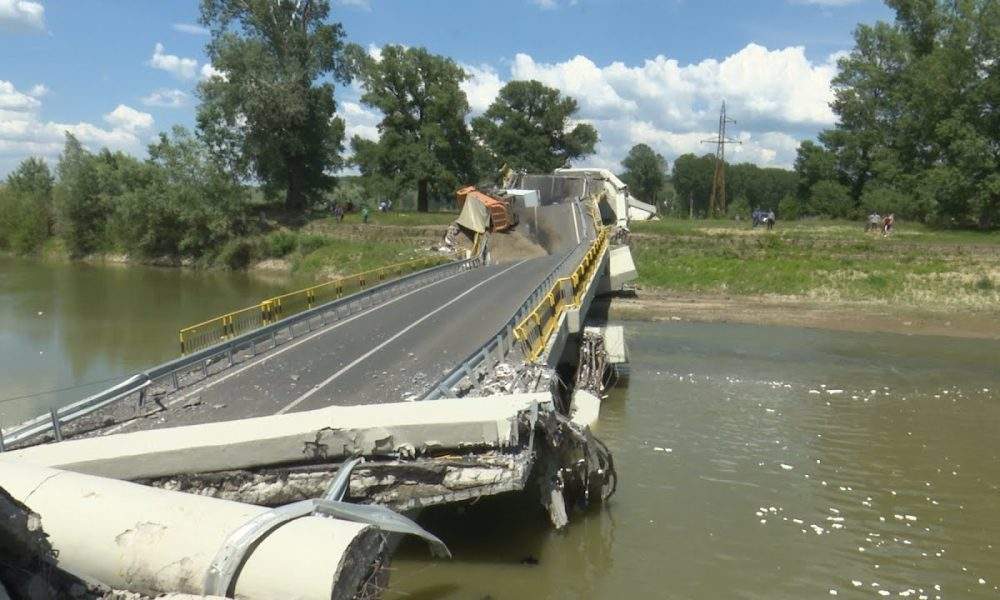 Potrivit Guvernului, podul prăbușit la Luțca este cel mai nou baraj pe Siret