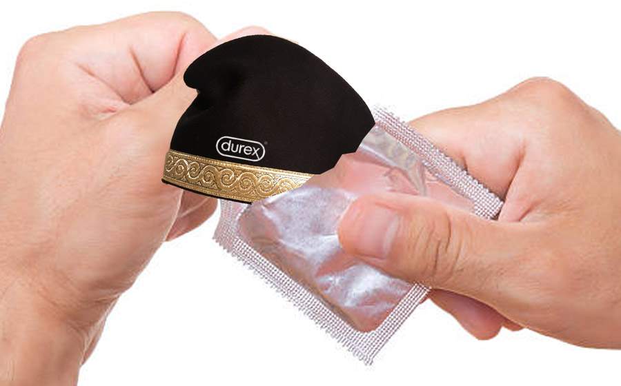 Prezervative în formă de căciulă de dac pentru cei care fac sex la Sarmizegetusa