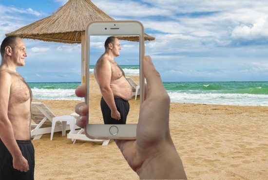 S-a lansat aplicația care îi dă de gol pe bărbații care își sug burta pe plajă