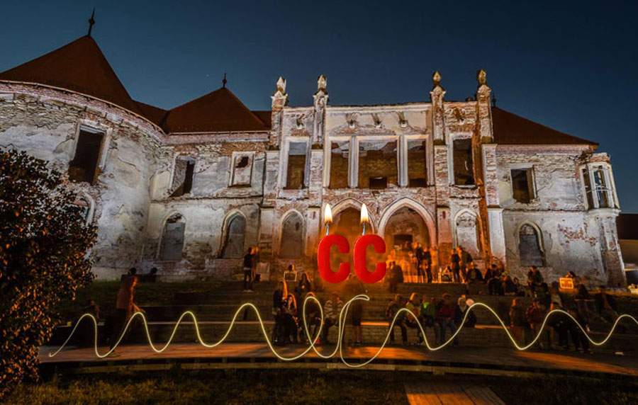 Pentru că e scump curentul, Electric Castle se ține anul ăsta la lumânare: Candle Castle