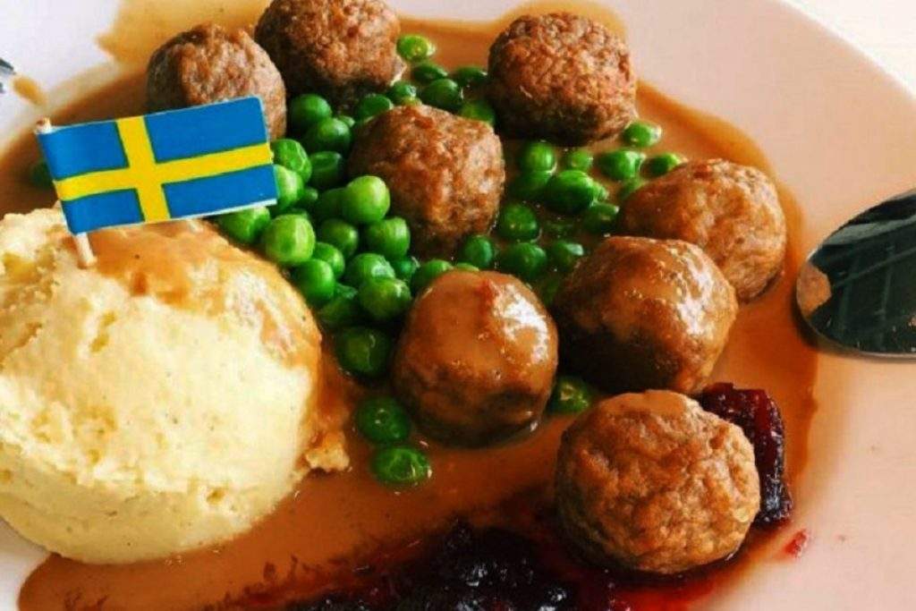 Pentru că Suedia a intrat în NATO, Ikea dă azi chiftele gratis la toți românii