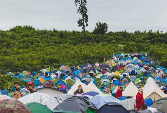 Clujenii refuză să plece din campingul Electric, că-i mai ieftin decât chiria în oraș