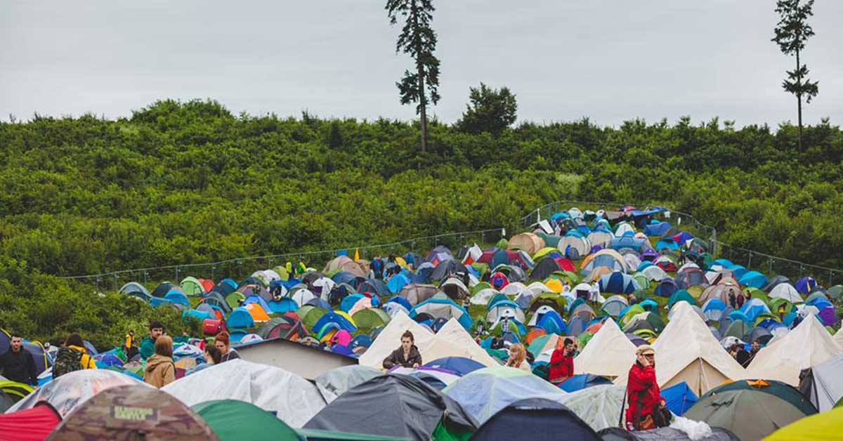 Clujenii refuză să plece din campingul Electric, că-i mai ieftin decât chiria în oraș