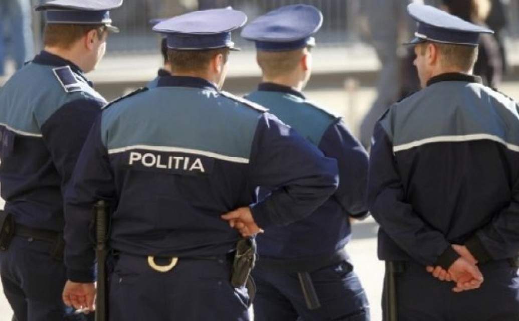 Polițiștii fac coadă la epilat după zvonul că noile uniforme au pantaloni scurți