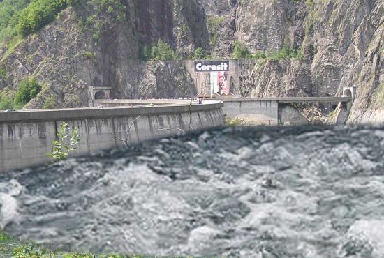 Beneficiile caniculei! Lacul Vidraru a devenit cel mai mare jacuzzi din lume