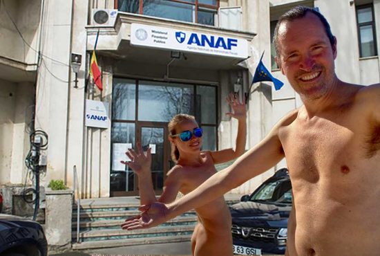 Prima plajă de nudiști din București, amenajată la ieșirea din sediul ANAF