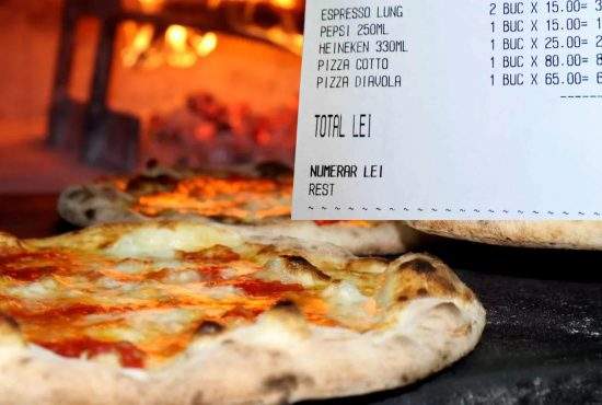 Pizzeria din Mamaia angajează hamali că n-are cine căra sacii cu bani