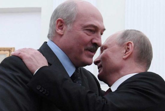 Relații tot mai strânse între Putin și Lukașenko. Acum dorm împreună!