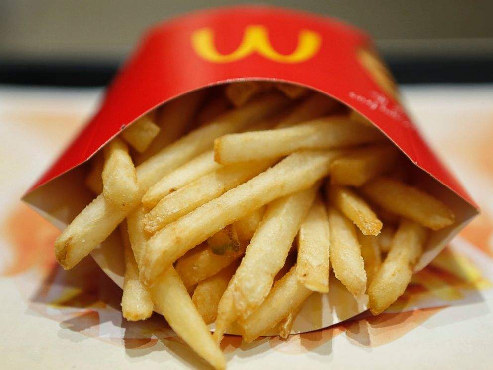 Inspectorii ANPC au primit extra cartofi și deja au anulat amenzile date McDonalds