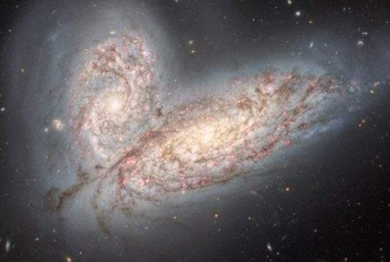 Telescopul Webb a făcut amiabilul între două galaxii care s-au ciocnit