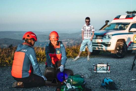 Culmea nesimţirii. Un turist a chemat Salvamontul să-i încarce boxa cu manele