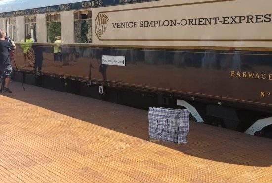 Trenul Orient Express revine în România! Cineva a uitat pe peron o paporniţă cu caviar