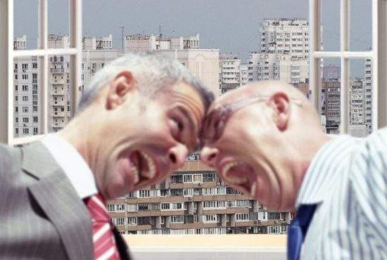 Doi oligarhi ruși s-au dat cap în cap încercând să se arunce pe același geam