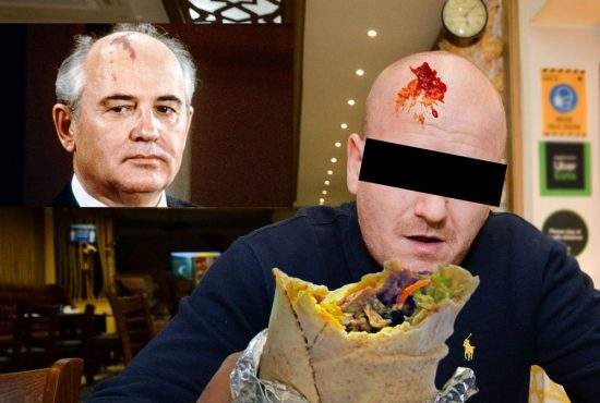 Omagiu pentru Gorbaciov. Un român s-a stropit pe chelie cu ketchup din șaorma