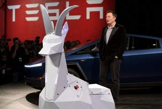 Dezastru pentru colindători! Tesla lansează capra electrică cu inteligență artificială
