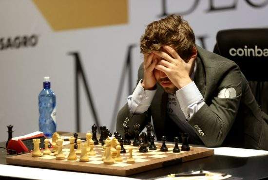 Studiu! 90% din jucătorii de șah care par concentrați sunt de fapt mahmuri