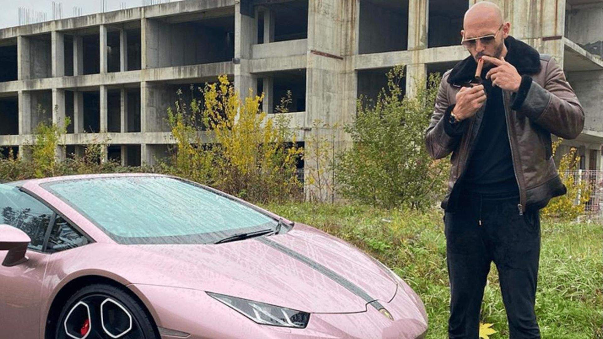 Andrew Tate scos din arest, că polițiștii nu știau cum să-i pornească Lamborghini-ul