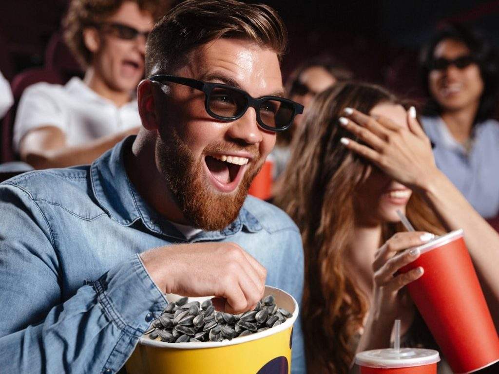romina-vtm-primul-film-la-care-se-v-nd-semin-e-n-loc-de-popcorn