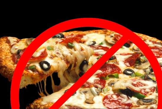 Românii nu mai comandă pizza, de teamă să nu vină mascații peste ei