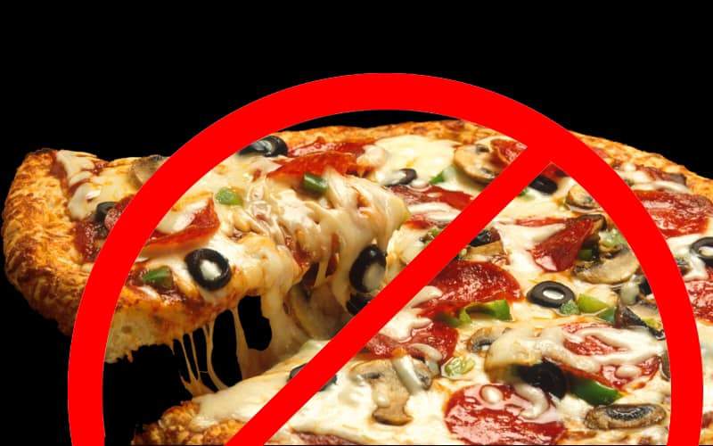 Românii nu mai comandă pizza, de teamă să nu vină mascații peste ei