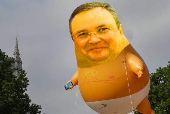 Premierul Ciucă, confundat cu un balon și doborât de un avion american