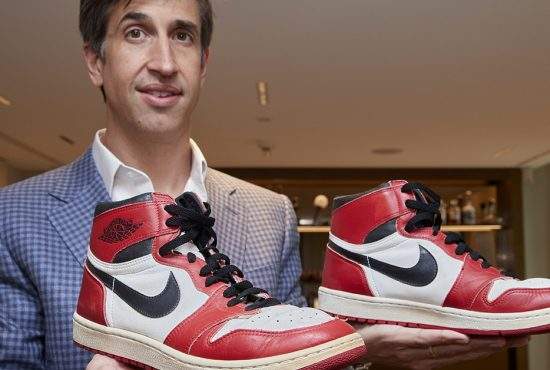 Afaceristul care a dat 2,5 milioane de dolari pe pantofii lui Jordan zice că-l strâng