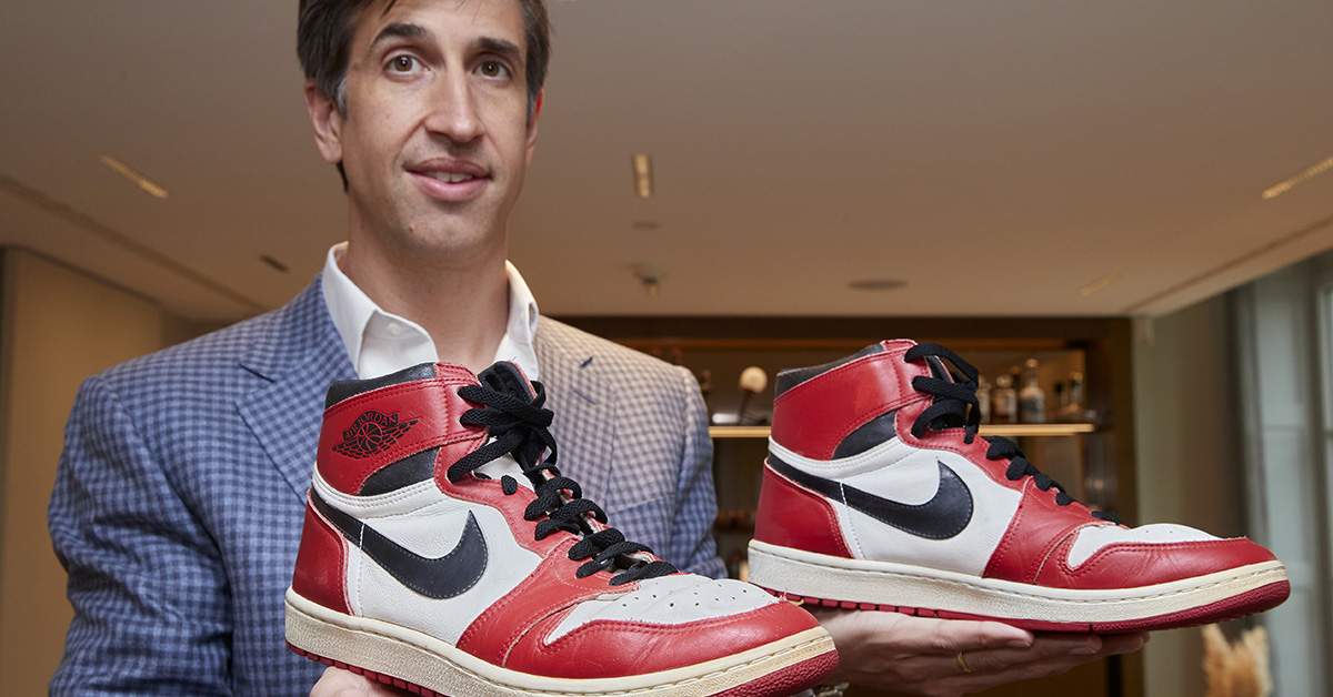 Afaceristul care a dat 2,5 milioane de dolari pe pantofii lui Jordan zice că-l strâng