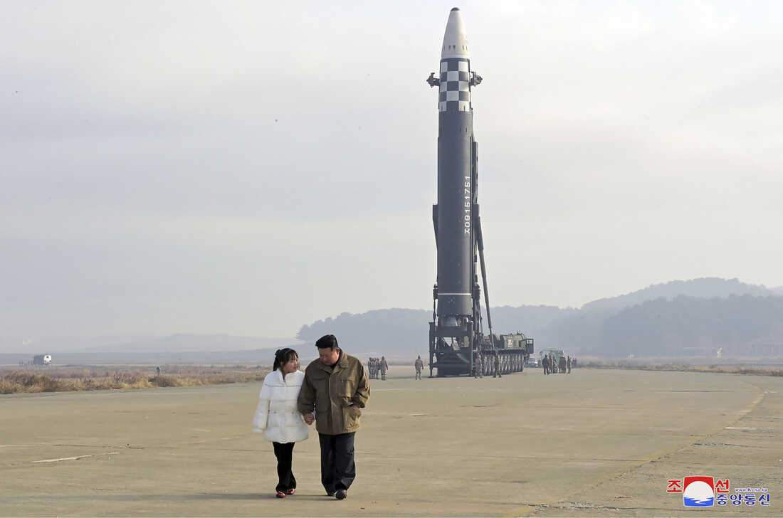 Kim Jong-Un lansează un satelit, ca să găsească cel mai apropiat McDonalds