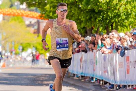A umilit kenienii! Un român care fugea de controlori a câștigat Maratonul București