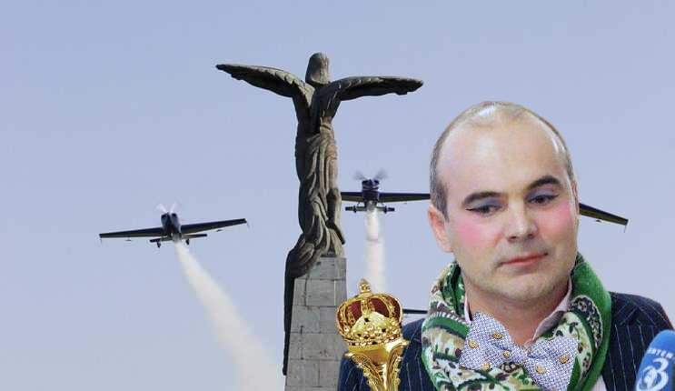 Ca în fiecare an de Ziua Aviației, Rareș Bogdan s-a îmbrăcat în parașută