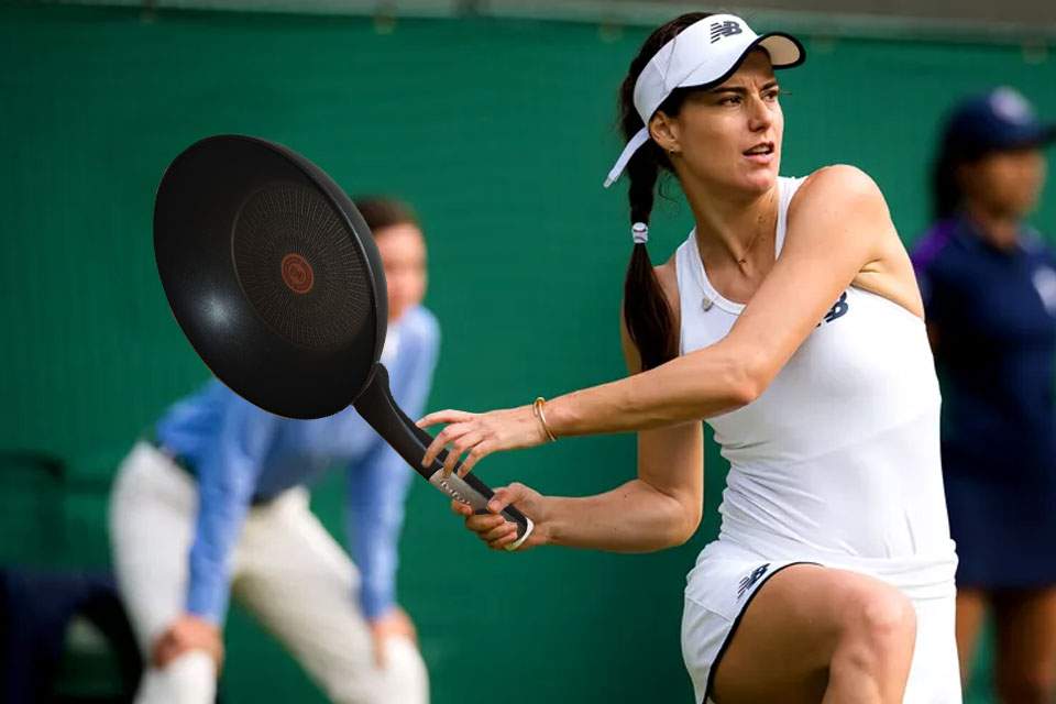 Ca să fie mai feminină, Sorana Cîrstea va juca tenis cu o tigaie